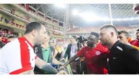 إيتو يراهن مشجع لأنطاليا سبور: سأدفع لك 100 ألف يورو إذا لم نحتل أحد الـ 10 مراكز الأولى