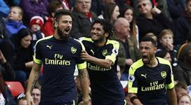 بالفيديو - "الورقة الرابحة" جيرو مع سانشيز يتقاسمان رباعية على سندرلاند ويقودان أرسنال للصدارة