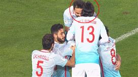 بالفيديو - احتفال المنتخب التركي بهدفه يتحول إلى حادثة طريفة وأليمة في ذات الوقت