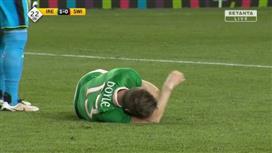 بالفيديو والصور.. أبشع إصابة يمكن أن يتعرض لها لاعب من نصيب لاعب إيرلندي