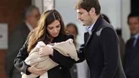 كاسياس وسارا «الحامل» دخلا «القفص الذهبي».. وضيف وحيد حضر الزفاف!