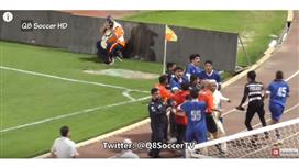 بالفيديو - لاعبو التضامن يعتدون على حكم الراية في كأس الاتحاد تحت 19 سنة