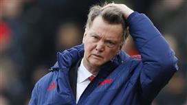 الديلي ميل: مانشستر يُقيل فان غال وجهازه المعاون بالكامل