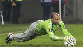 حارس مرمى منتخب المجر عن «سرواله» الطويل: "أنا لست عارض أزياء"!