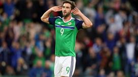 بالفيديو - ويل جريج لم يشارك باليورو.. لكن ماقصة أغنيته التي اكتسحت مدرجات فرنسا؟!