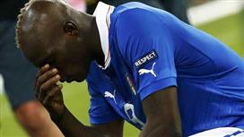 بالوتيلي يُفاضل بين أسوأ عرضين في تاريخه!