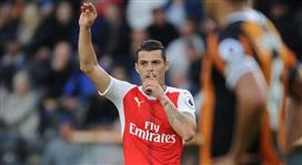 الشرطة البريطانية تستجوب لاعب الآرسنال تشاكا إثر اتهامه بتوجيه إساءة عنصرية في مطار هيثرو !