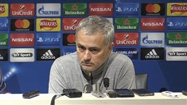 فيديو مُترجم .. مورينيو "المنحوس" يُضحك الصحفيين بحديثه عن قرعة دور الـ 16 ثم يعلن التحدي