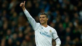 نجم برشلونة يدافع عن كريستيانو رونالدو