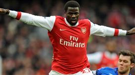 بعد غلطة سراي .. آرسنال يسعى لتقديم المساعدة للاعبه السابق " المُفلس ".