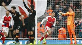بالفيديو - في مباراة حسمتها الأيدي وليس الأقدام .. سانشيز يحرز النقاط الثلاث لأرسنال بذراعه !