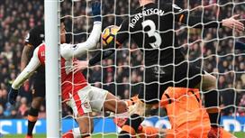 كلاتنبيرج وفينغر يعتذران لهال سيتي عن هدف سانشيز !!