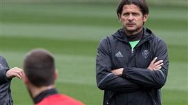 مدرب أوساسونا: إيقاف ميسي ؟ .. لا بد من أغلال ومسدس !