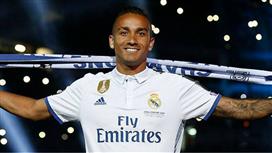 يوفنتوس «صرف النظر» عن دانيلو لأنه لا يحمل جواز أوروبي.. وكانسيلو بديله