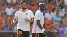 يوفنتوس «حاط عينه» على مدافعي فالنسيا