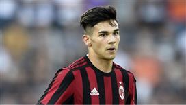 كروتوني يوقع رسمياً مع لاعب ميلان الشاب