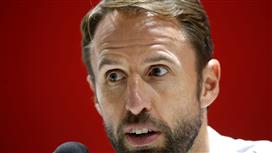 ساوثجيت ينتقد البداية المبكرة للدوري الإنجليزي