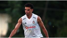 بيبي يدفع رواتب عاملي بشكتاش قبل فسخ عقده