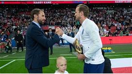 الملكة إليزابيث تكرم هاري كين وجاريث ساوثجيت