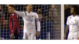 ردة فعل غاضبة من راموس بعد هدف ليفانتي الثاني .. هذا ما قاله لمارسيلو