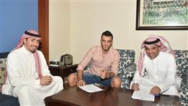 تغيير وحيد فقط طرأ على العقد الذي يربط بين عمر السومة والأهلي السعودي