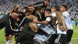 كيف عاش شعب الأرجنتين مباراة نيجيريا .. بعضهم يتحدث