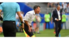 مدرب المكسيك : نيمار عار على كرة القدم