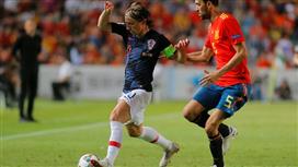 مدرب كرواتيا يلمح لاستبعاد بعض النجوم عقب الهزيمة المذلة