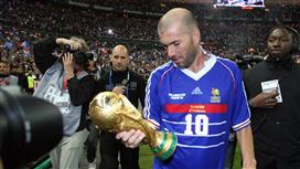 مزاد على قميص زيدان في نهائي مونديال 98